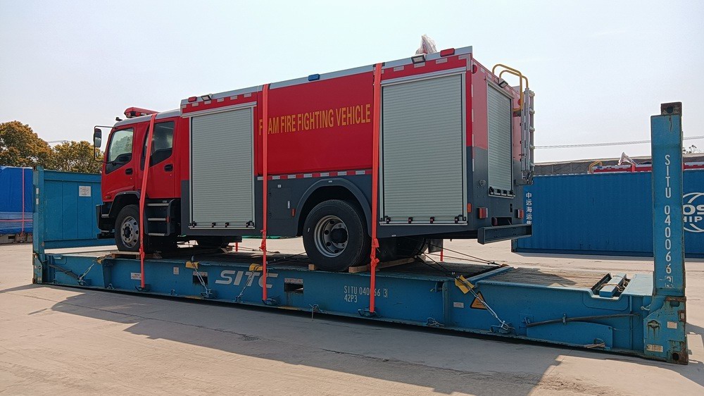 Fire fighting truck