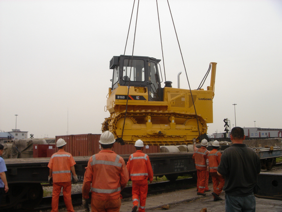 Bulldozer hoisting